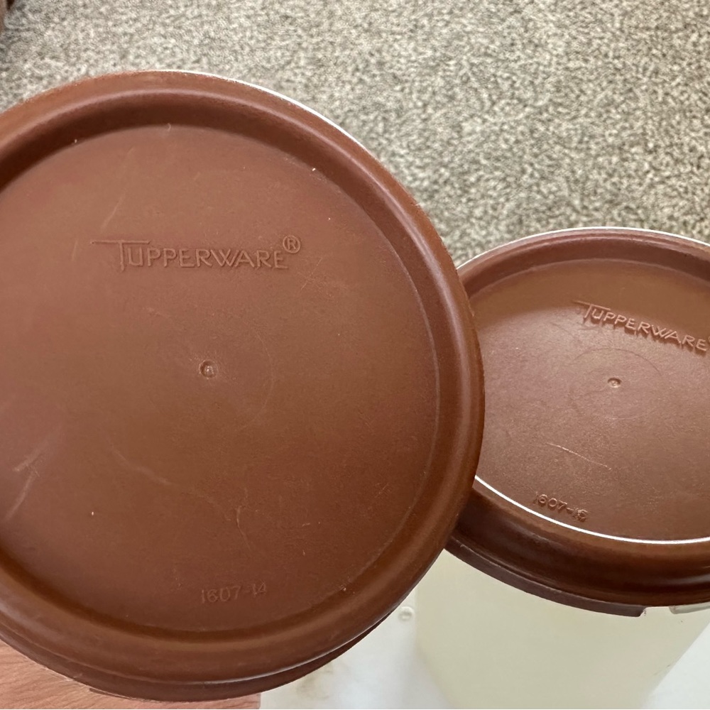 Tupperware storage - Picture 2 of 2